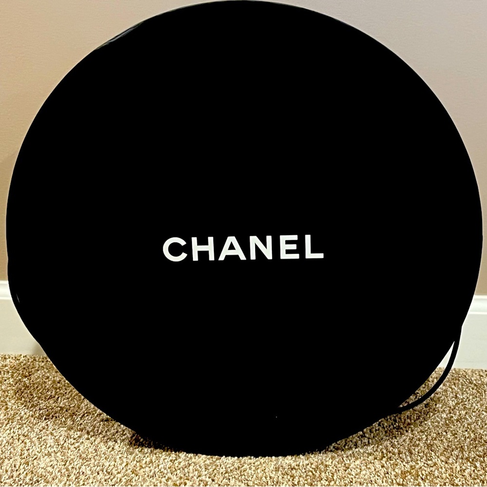 CHANEL Black and White Round Bag